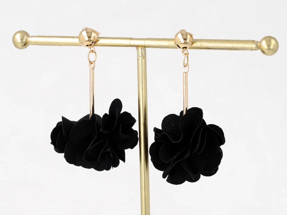 czarny