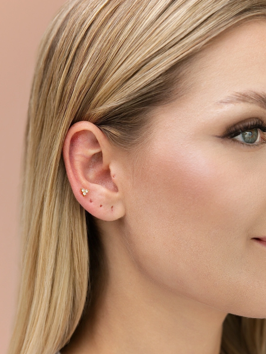 Kolczyk piercing do ucha złoty kwiat